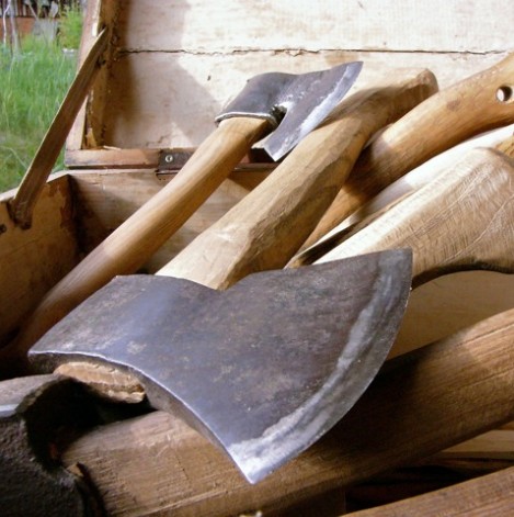 Beile und Äxte